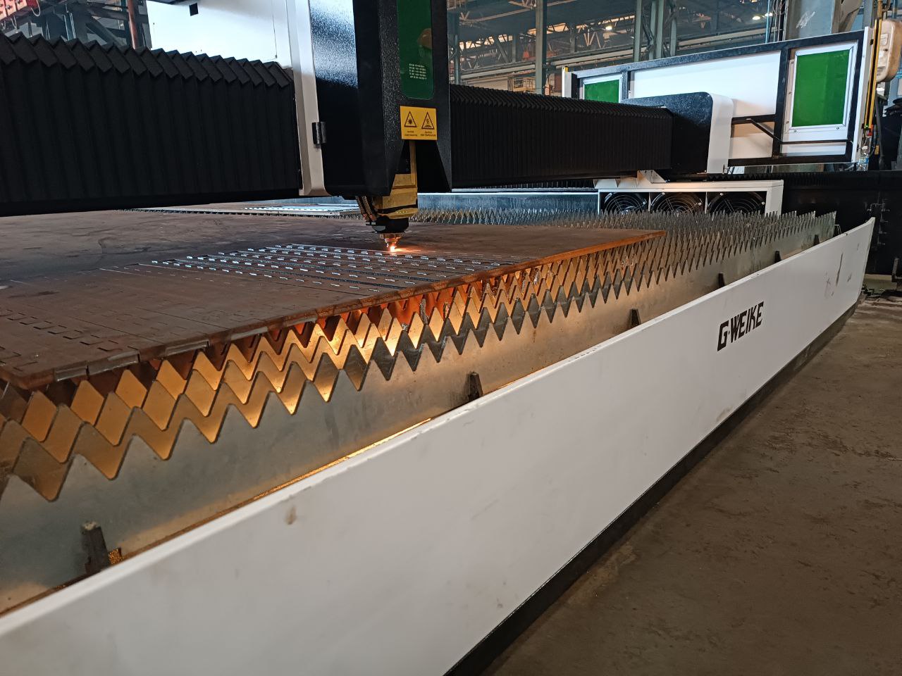 Широкоформатный станок лазерной резки портального типа GWeike GKS-SL 6-40 кВт изображение