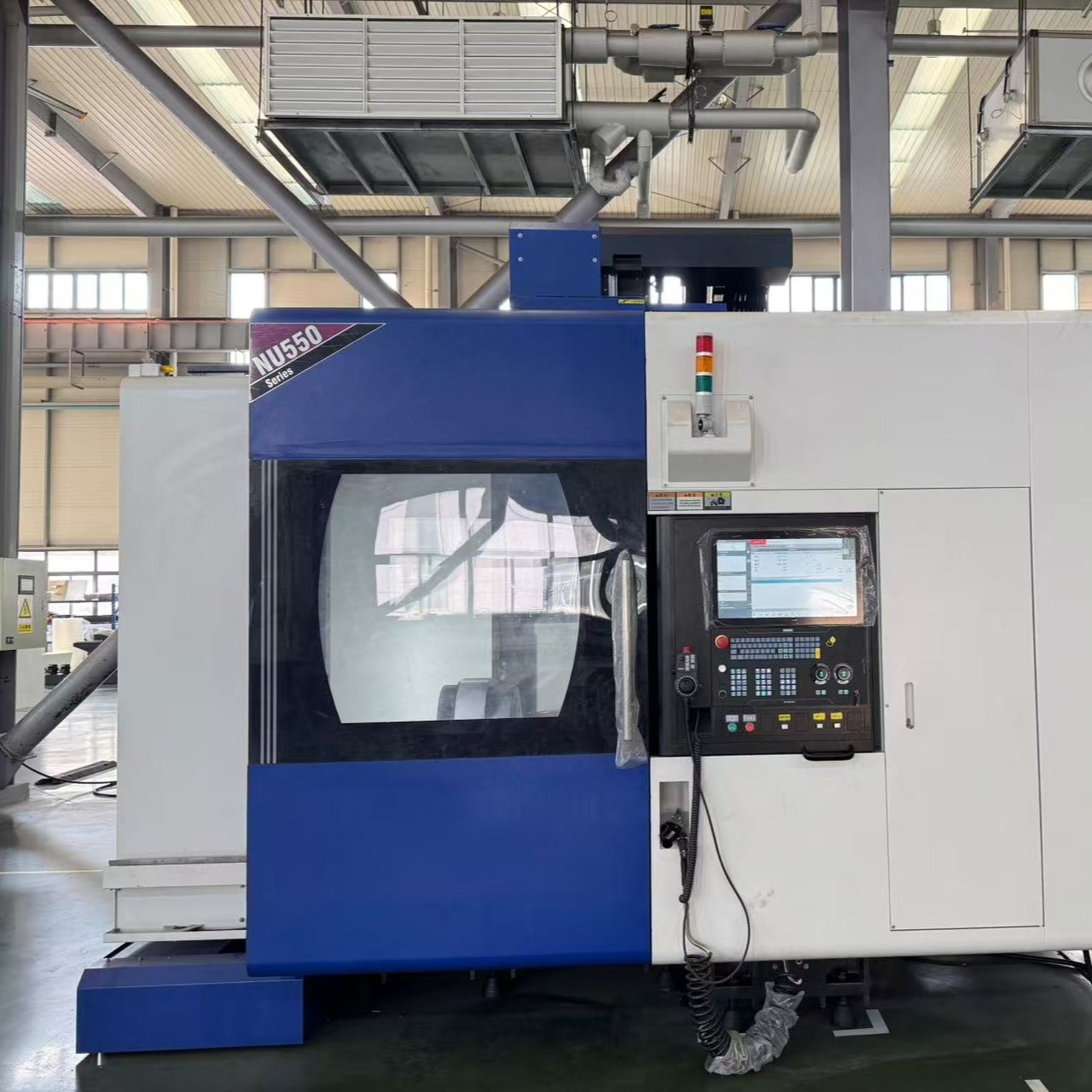 5-осевой обрабатывающий центр с ЧПУ NU 550 изображение