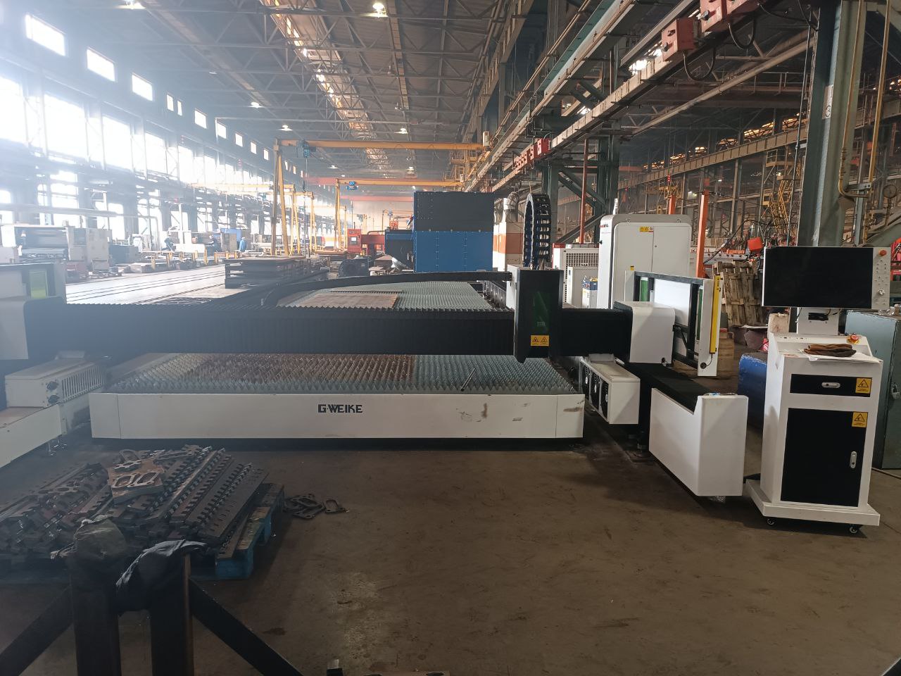 Широкоформатный станок лазерной резки портального типа GWeike GKS-SL 6-40 кВт изображение